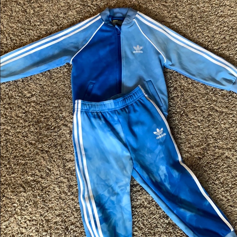 Adidas boys toddler tracksuit. Like new!